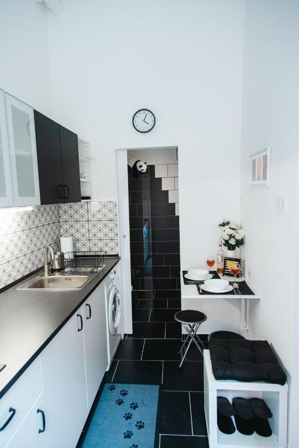 Black & White Apartment With A Gift Soft Panda Budapest Exterior photo