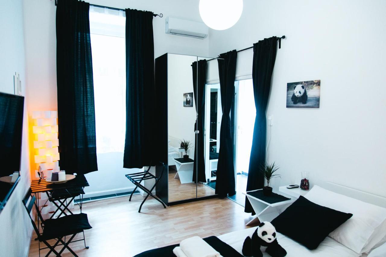 Black & White Apartment With A Gift Soft Panda Budapest Exterior photo