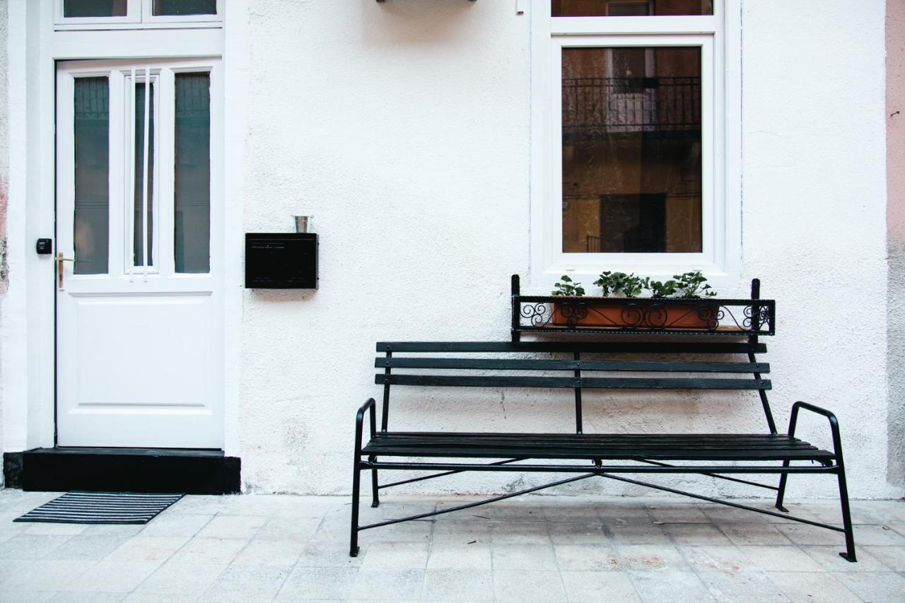 Black & White Apartment With A Gift Soft Panda Budapest Exterior photo
