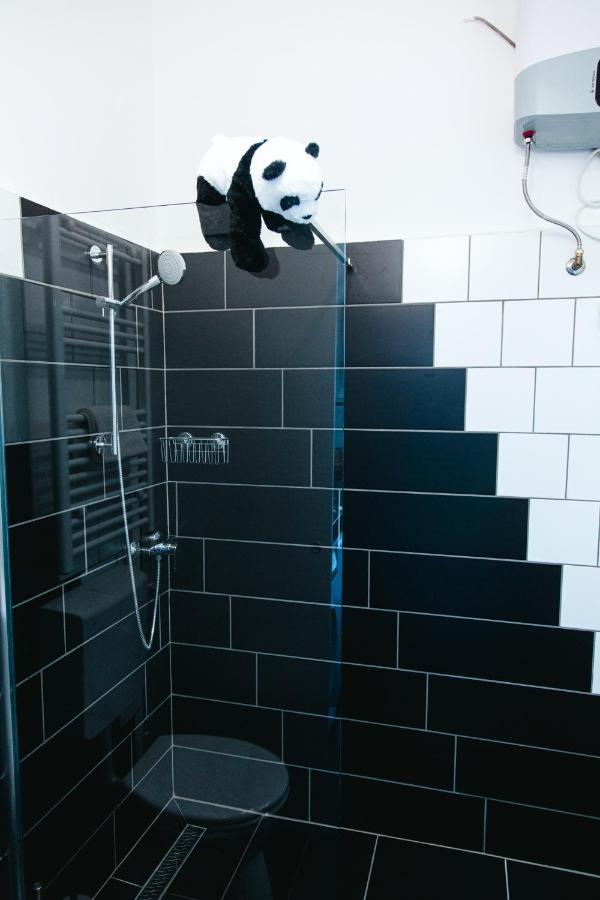 Black & White Apartment With A Gift Soft Panda Budapest Exterior photo