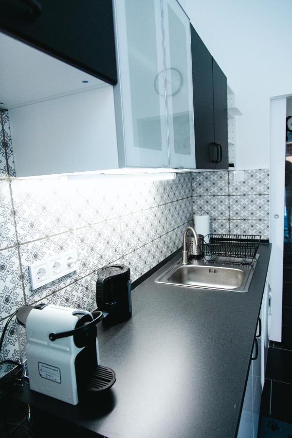 Black & White Apartment With A Gift Soft Panda Budapest Exterior photo